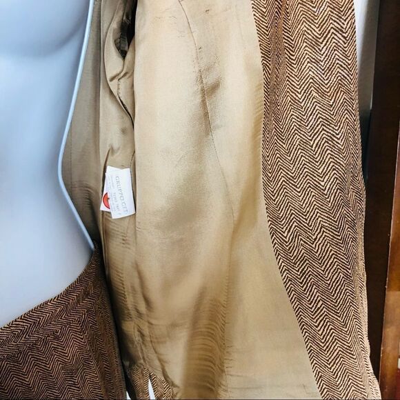 Vintage Valentino Miss V Tweed Jacket and skirt set - Picture 7 of 16